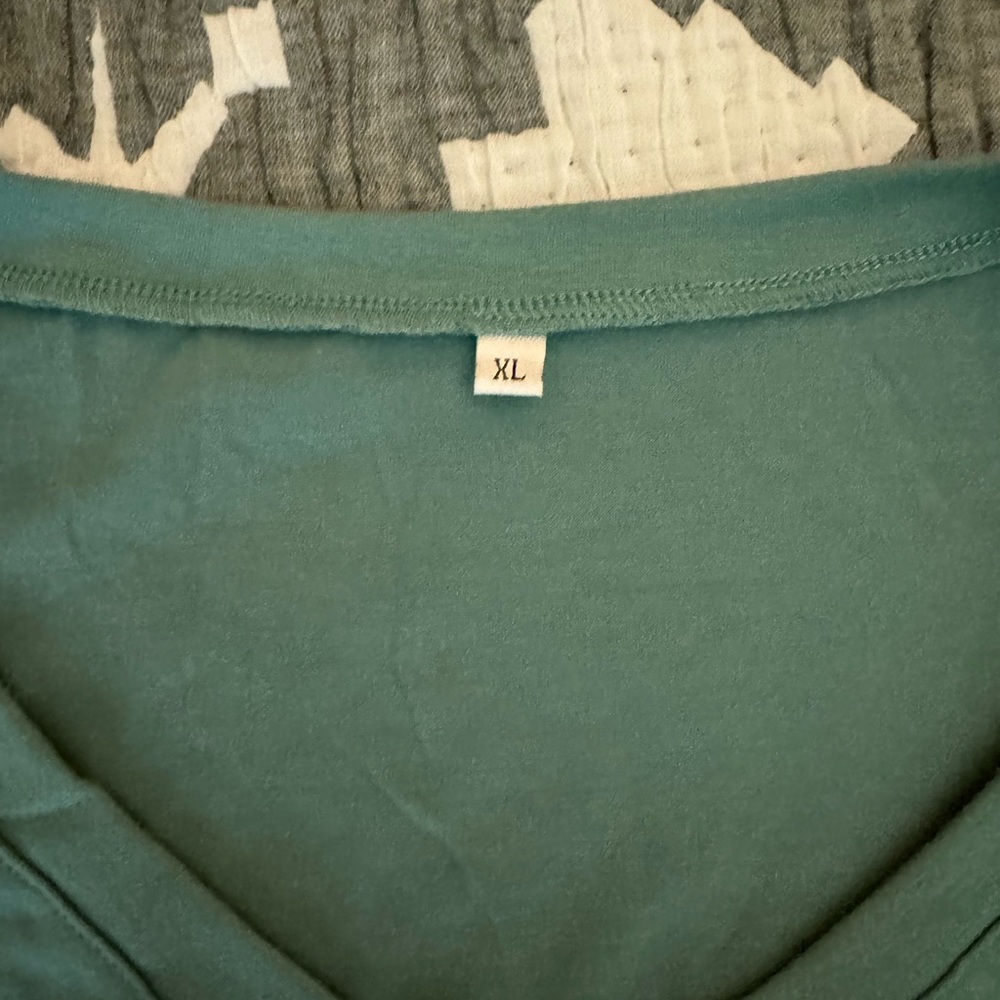 Floral Sleeve V-Neck Top - Mint Green - Picture 4 of 4